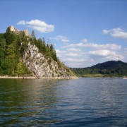 Burg in Czorsztyn (Schauerstein) vom See Jezioro Czorsztanskie