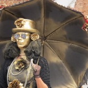Maskierte Mime auf dem Rynek von Krakau